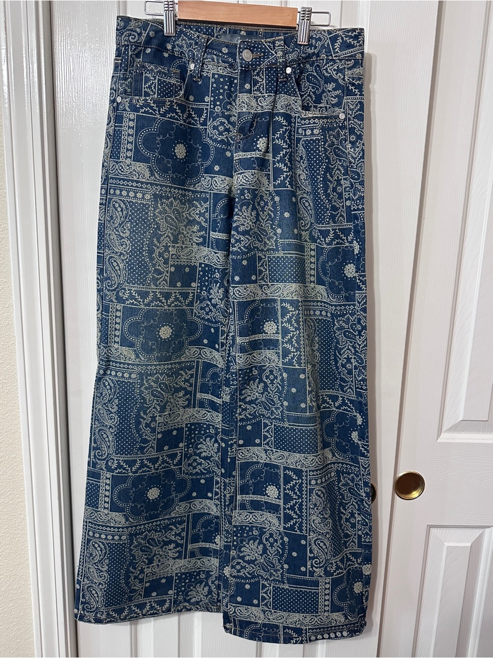 Cali 1850 Bandana printed low rise wide leg jeans